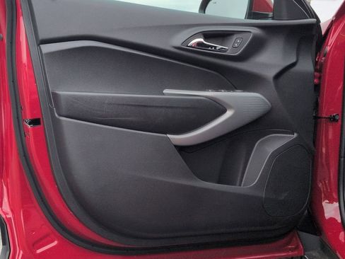 New 2026 Chevrolet Trax LS w/ LS Convenience Package FWD image 17