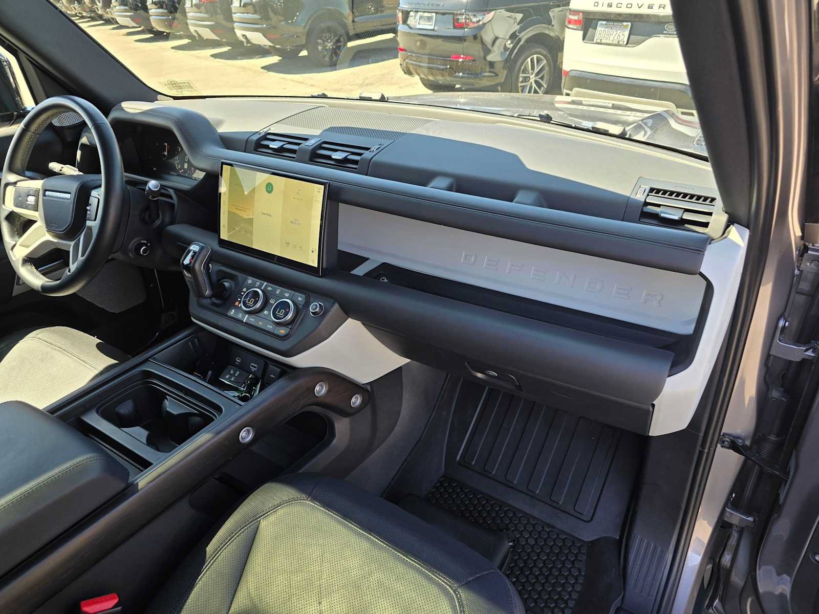 Used 2024 Land Rover Defender 130 X-Dynamic SE AWD/4WD image 10