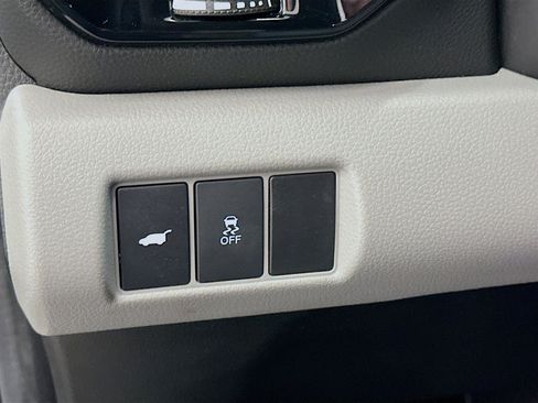 Used 2025 Honda Pilot EX-L image 17