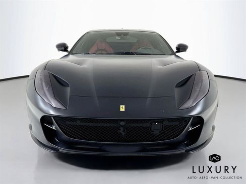 Used 2020 Ferrari 812 Superfast RWD image 9