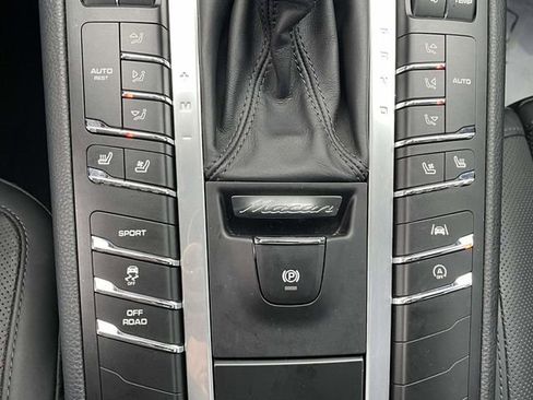 Used 2021 Porsche Macan S image 27