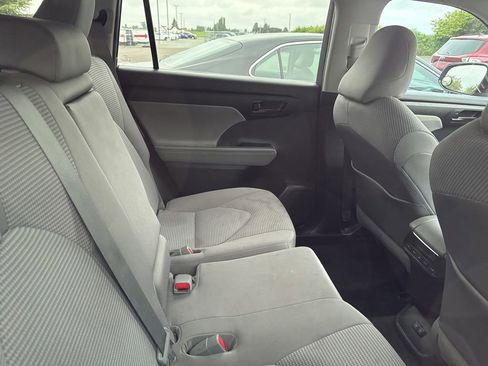 Used 2020 Toyota Highlander L AWD/4WD image 11
