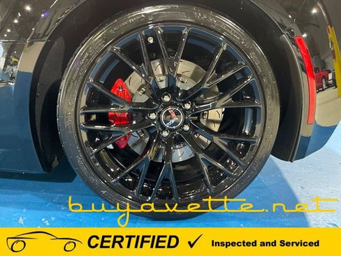 Used 2015 Chevrolet Corvette Z06 w/ 3LZ Preferred Equipment Group RWD image 10