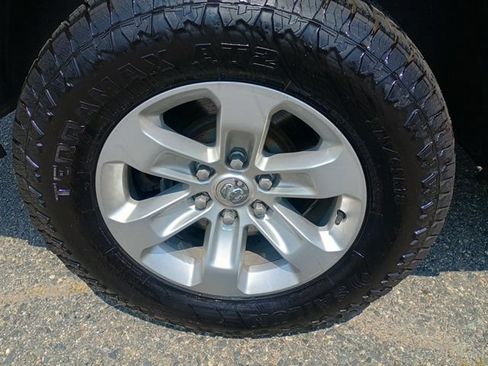 Used 2022 RAM 1500 Laramie AWD/4WD image 11