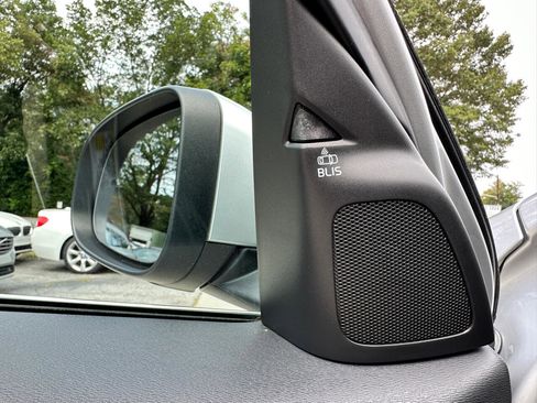 Used 2015 Volvo V60 T5 Platinum image 15