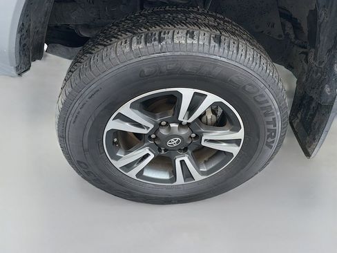 Used 2018 Toyota Tacoma TRD Sport w/ Technology Package image 29