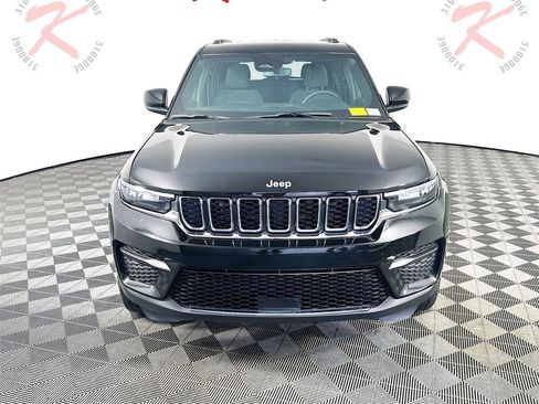 Used 2024 Jeep Grand Cherokee Laredo w/ Luxury Tech Group I image 2
