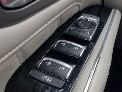 Certified 2023 Kia Sorento SX image 22