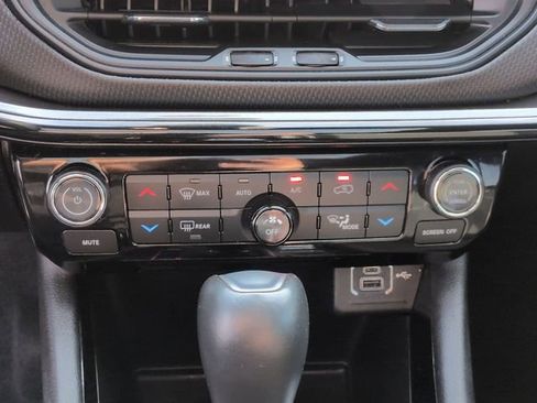 Used 2024 Jeep Compass Latitude w/ Sun and Sound Group AWD/4WD image 25