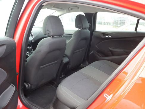 Used 2017 Chevrolet Cruze LT image 29