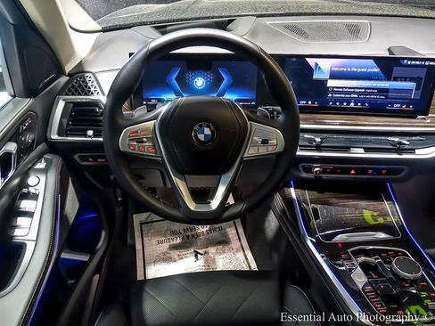 Used 2025 BMW X7 xDrive40i w/ Premium Package AWD/4WD image 19
