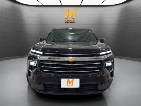 Used 2025 Chevrolet Traverse LT image 4