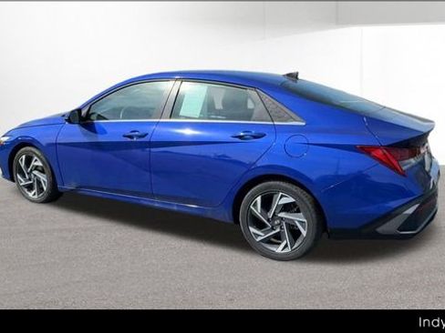 Used 2025 Hyundai Elantra Limited FWD image 6