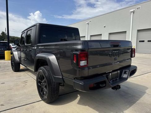 Used 2022 Jeep Gladiator Sport AWD/4WD image 5