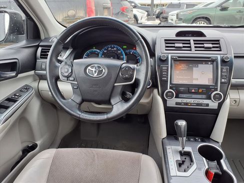 Used 2014 Toyota Camry Hybrid image 9