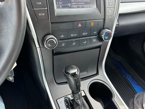 Used 2017 Toyota Camry SE image 10