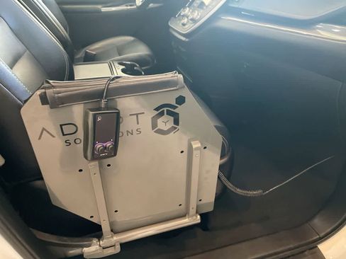 Used 2020 Toyota Sienna SE w/ SE Preferred Package image 33