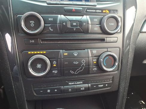 Used 2017 Ford Explorer XLT AWD/4WD image 32