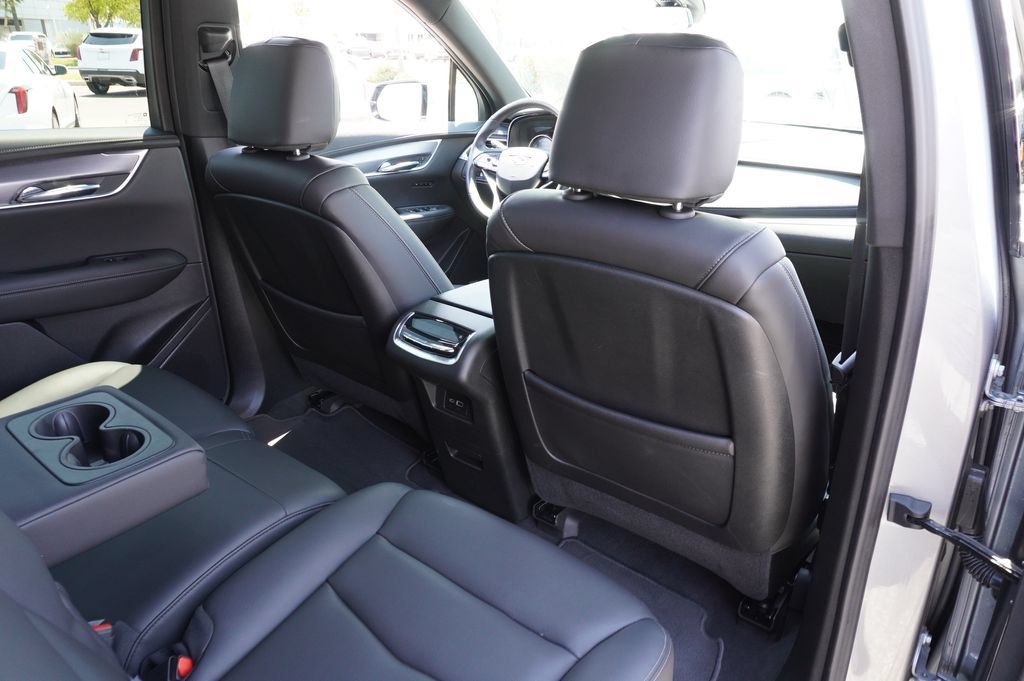 Certified 2025 Cadillac XT6 Luxury FWD image 14