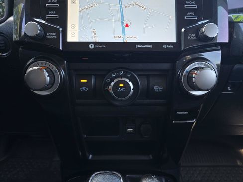 Used 2020 Toyota 4Runner TRD Off-Road Premium w/ Moonroof Package AWD/4WD image 18
