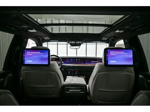 New 2026 Cadillac Escalade Platinum Sport w/ LPO, ONYX Package image 15