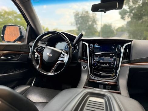 Used 2020 Cadillac Escalade ESV Luxury w/ Escalade Sport Edition RWD image 16