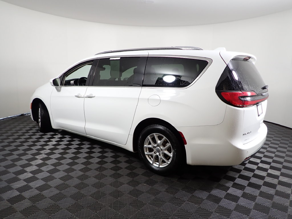 Used 2021 Chrysler Pacifica Touring-L FWD image 9
