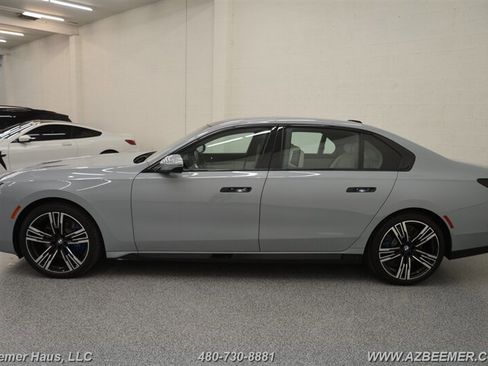 Used 2023 BMW 760i xDrive w/ Executive Package AWD/4WD image 3