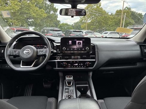 Certified 2023 Nissan Pathfinder SV w/ SV Premium Package AWD/4WD image 17
