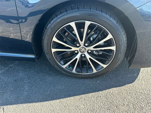 Used 2020 Toyota Camry SE image 12