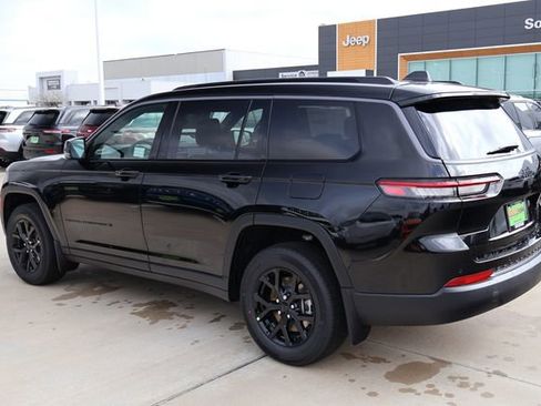 New 2026 Jeep Grand Cherokee L Laredo image 4