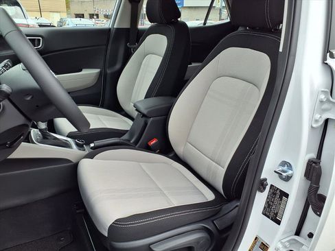 New 2025 Hyundai Venue SEL image 5