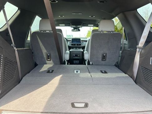 Used 2023 Chevrolet Tahoe Z71 w/ Luxury Package image 39