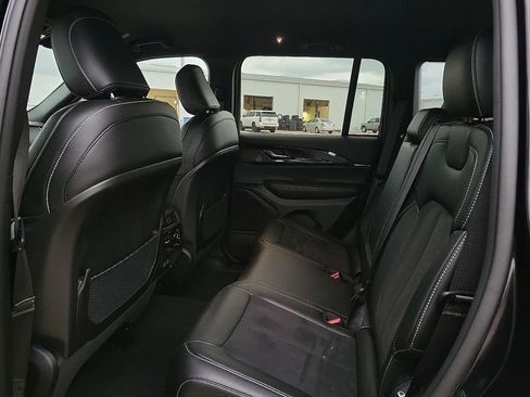 Used 2023 Jeep Grand Cherokee Altitude image 9