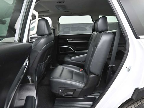 Used 2022 Kia Telluride S AWD/4WD image 16