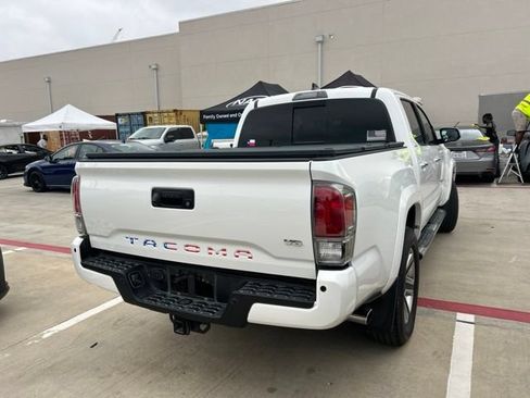 Used 2017 Toyota Tacoma Limited w/ Tow Package RWD image 5