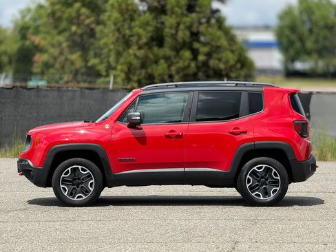 Used 2015 Jeep Renegade Trailhawk w/ Popular Equipment Group AWD/4WD image 8