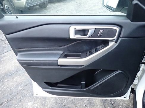 Certified 2022 Ford Explorer XLT w/ Equipment Group 202A image 22
