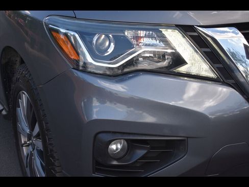 Used 2018 Nissan Pathfinder SV image 45