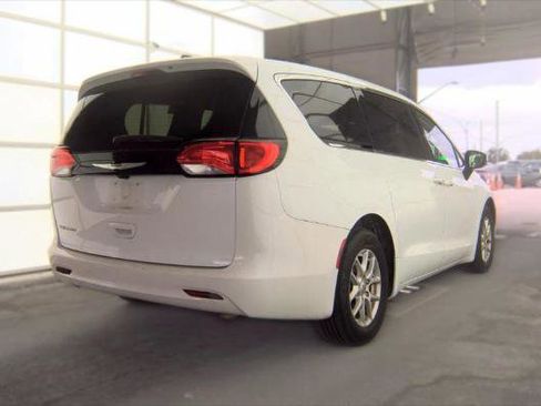 Used 2023 Chrysler Voyager LX FWD image 4