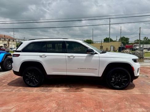 Used 2022 Jeep Grand Cherokee Limited AWD/4WD image 4