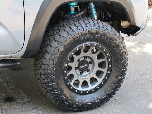 Used 2021 Toyota Tacoma TRD Off-Road w/ Technology Package AWD/4WD image 14