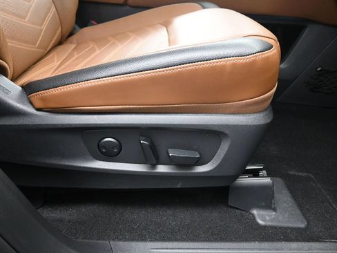 Certified 2025 Nissan Pathfinder Platinum w/ Cargo Package FWD image 16