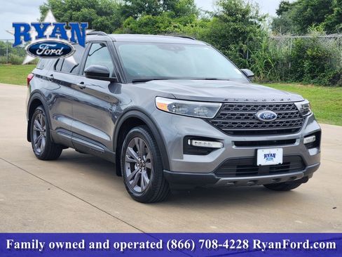 Certified 2022 Ford Explorer XLT w/ Equipment Group 202A RWD image 2