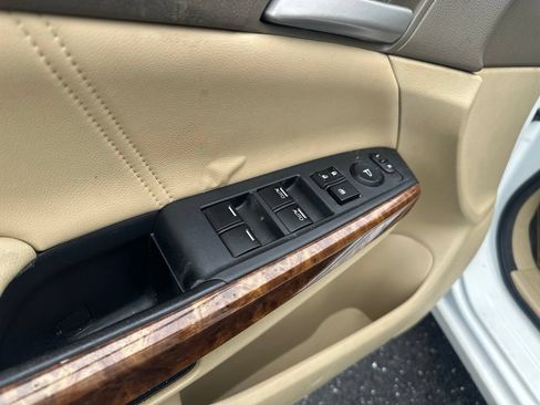 Used 2010 Honda Accord EX-L image 16
