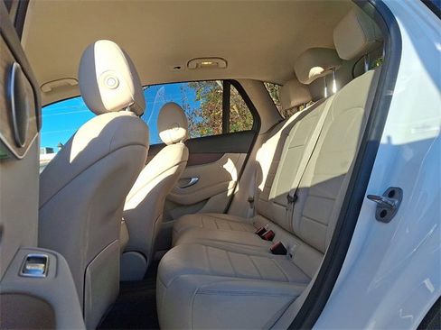 Used 2022 Mercedes-Benz GLC 300 4MATIC image 10