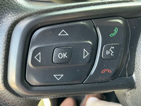 Used 2021 Jeep Gladiator Sport image 28