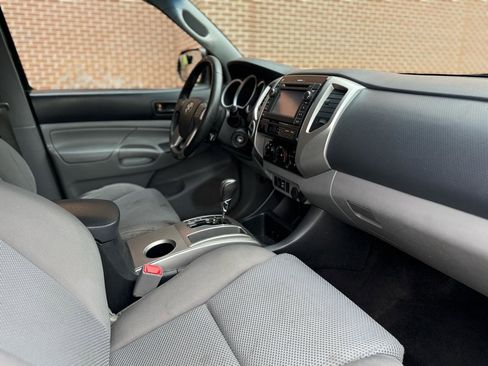 Used 2013 Toyota Tacoma 4x4 Double Cab w/ TRD Off-Road Pkg image 38