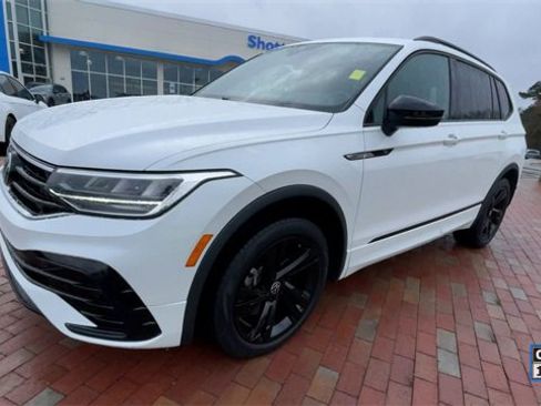 Used 2023 Volkswagen Tiguan SE R-Line image 5