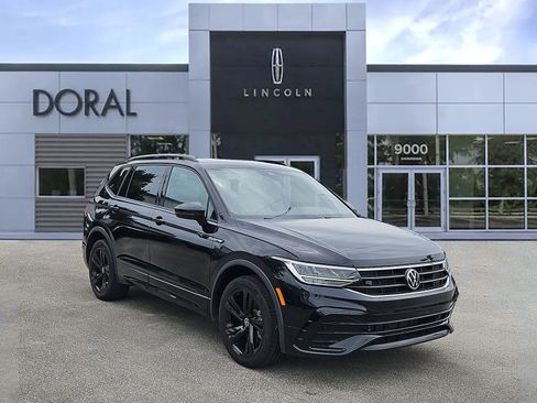 Used 2023 Volkswagen Tiguan SE R-Line image 1